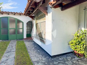 Venta de Casa 4 ambientes con Parque, Cochera y Terraza en Villa Bosch
