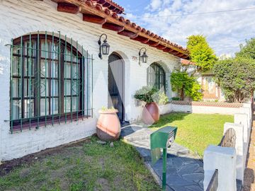 Venta de Casa 4 ambientes con Parque, Cochera y Terraza en Villa Bosch