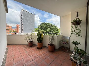 Venta de apartamento cerca al segundo parque de Laureles