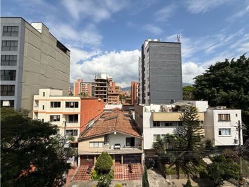 Venta de apartamento cerca al segundo parque de Laureles
