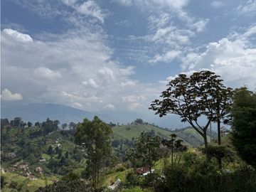 Venta de casa campestre en Alto Jardín, Belén