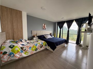 Venta de casa campestre en Alto Jardín, Belén