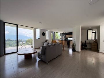 Venta de casa campestre en Alto Jardín, Belén