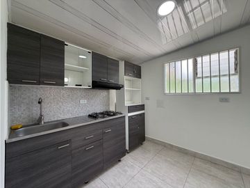 Venta de casa segundo piso en Los Colores, Medellín