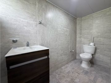 Venta de casa segundo piso en Los Colores, Medellín