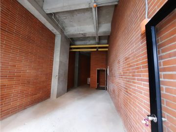SE ARRIENDA LOCAL EN LAURELES, PRIMER PISO, 36 M2
