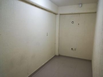 Oficina climatizada de 70 m² con 3 privados en el Fracc. Costa Verde. Incluye agua