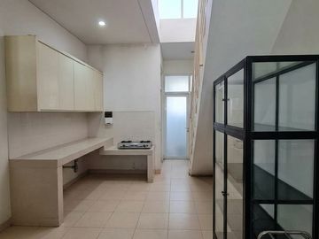 Jual Rmh diEastwood Citraland Utama Surabaya Barat