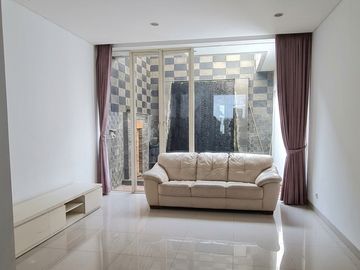 Jual Rmh diEastwood Citraland Utama Surabaya Barat