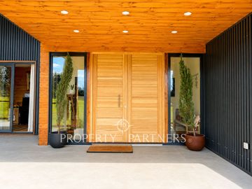 Moderna casa de 341 m² en Condominio «Las Tranqueras», Puerto Varas