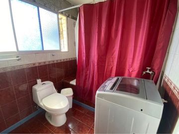Casa de 4D + 2B + 2E y patio