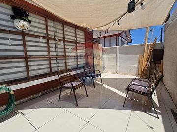 CASA EN PARQUE INGLES 4D 3B  PATIO AMPLIO