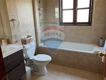 Casa en Venta, 4D y 2B. Excelente ubicación!