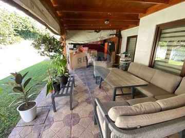 Casa familiar con 4D + 3B + 3er piso habilitado