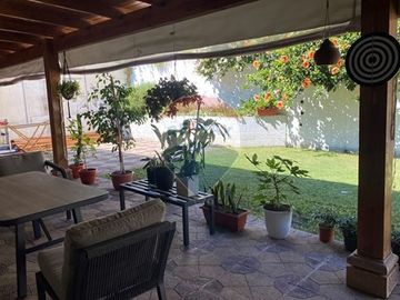 Casa familiar con 4D + 3B + 3er piso habilitado