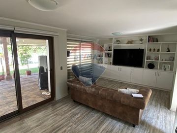 Casa familiar con 4D + 3B + 3er piso habilitado