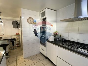 Casa familiar con 4D + 3B + 3er piso habilitado