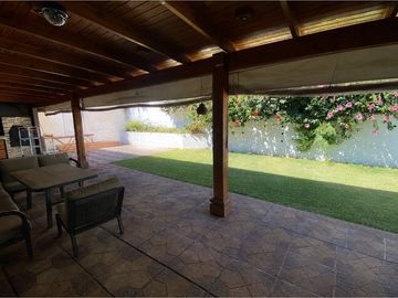 Casa familiar con 4D + 3B + 3er piso habilitado