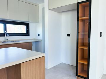 VENTA CASA - A ESTRENAR - LOS CARDOS