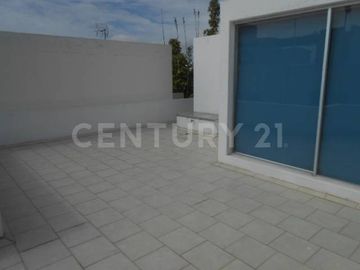 CASA EN RENTA EL REFUGIO