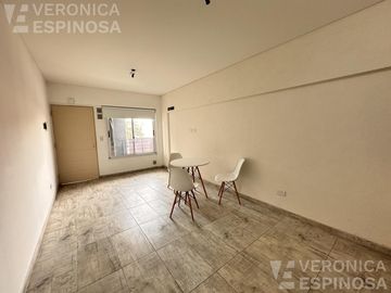Departamento de dos ambientes con cochera y baulera en alquiler, Morón.
