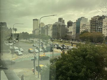 Oficina amplia con excelentes vistas !!!!