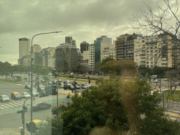 Oficina amplia con excelentes vistas !!!!