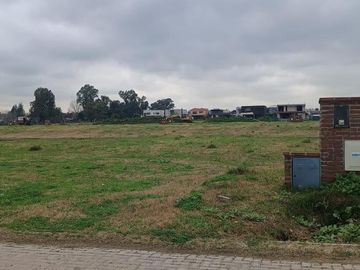 Terreno en Canal Barrio Nautico