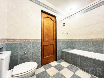 Venta casa de 6 ambientes en Villa Bosch