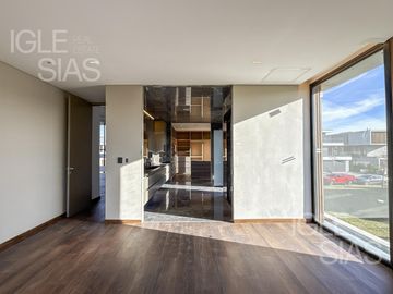 Casa en venta y alquiler al río El Yacht, Nordelta