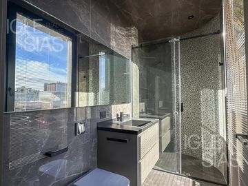 Casa en venta y alquiler al río El Yacht, Nordelta