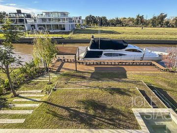 Casa en venta y alquiler al río El Yacht, Nordelta
