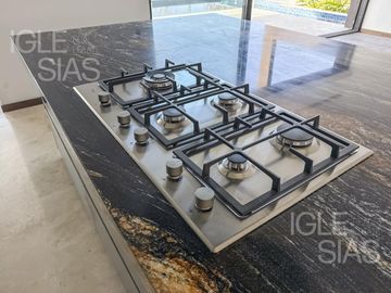 Casa en venta y alquiler al río El Yacht, Nordelta