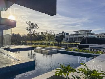 Casa en venta y alquiler al río El Yacht, Nordelta
