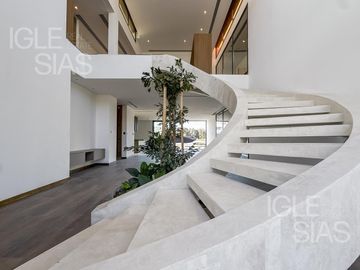Casa en venta y alquiler al río El Yacht, Nordelta