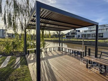 Casa en venta y alquiler al río El Yacht, Nordelta