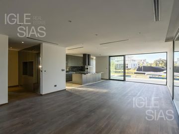 Casa en venta y alquiler al río El Yacht, Nordelta