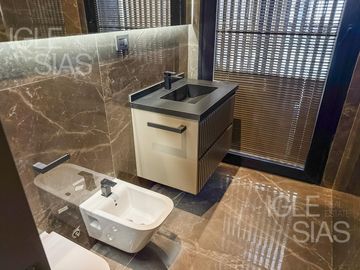 Casa en venta y alquiler al río El Yacht, Nordelta