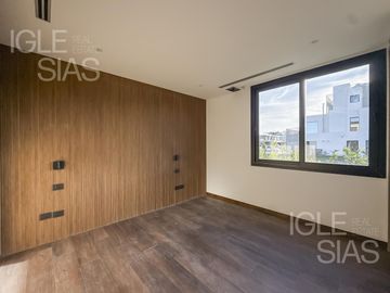 Casa en venta y alquiler al río El Yacht, Nordelta