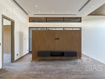 Casa en venta y alquiler al río El Yacht, Nordelta