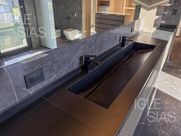 Casa en venta y alquiler al río El Yacht, Nordelta