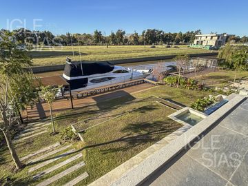 Casa en venta y alquiler al río El Yacht, Nordelta