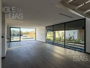 Casa en venta y alquiler al río El Yacht, Nordelta