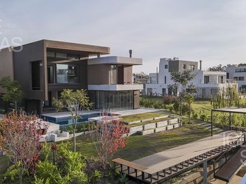 Casa en venta y alquiler al río El Yacht, Nordelta