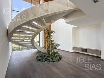 Casa en venta y alquiler al río El Yacht, Nordelta