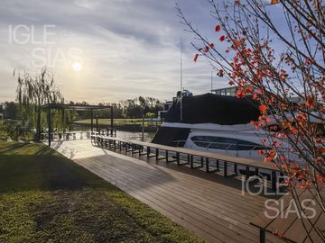 Casa en venta y alquiler al río El Yacht, Nordelta