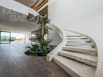 Casa en venta y alquiler al río El Yacht, Nordelta