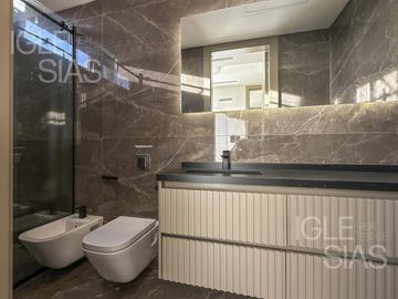 Casa en venta y alquiler al río El Yacht, Nordelta