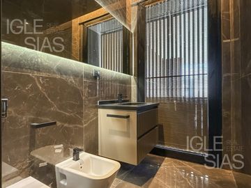 Casa en venta y alquiler al río El Yacht, Nordelta