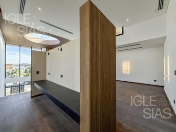 Casa en venta y alquiler al río El Yacht, Nordelta